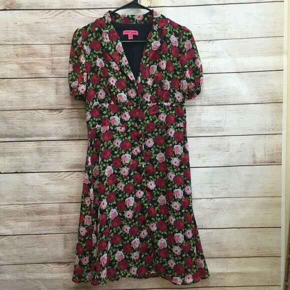 BETSEY JOHNSON DRESS IN ROSE PRINT - Picture 2 of 7